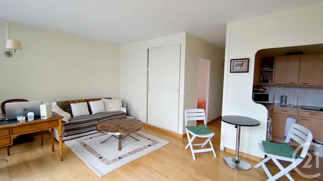 Afficher la photo en grand Appartement F4 à vendre - 4 pièces - 97.0 m2 - DEAUVILLE - 14 - BASSE-NORMANDIE - Century 21 Tirard-Gardie