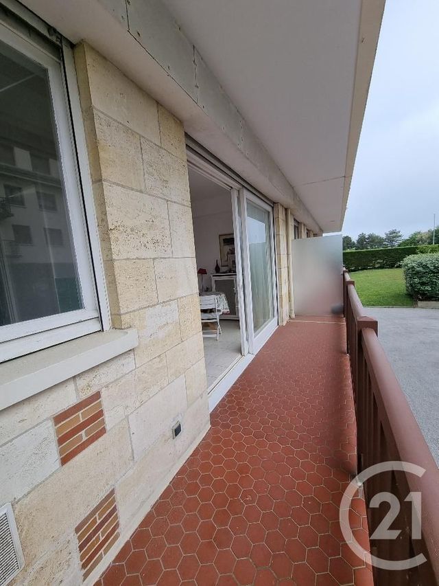 Appartement F1 à vendre - 1 pièce - 31.0 m2 - DEAUVILLE - 14 - BASSE-NORMANDIE - Century 21 Tirard-Gardie Appartement F1 à vendre - 1 pièce - 31.0 m2 - DEAUVILLE - 14 - BASSE-NORMANDIE - Century 21 Tirard-Gardie
