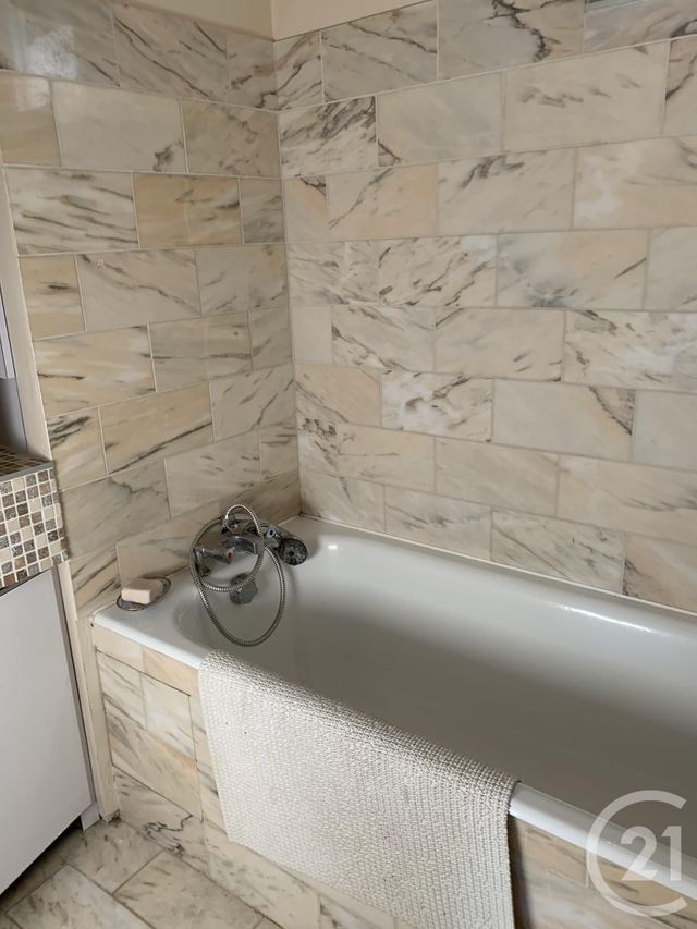 Appartement F5 à vendre - 5 pièces - 90.0 m2 - TOURGEVILLE - 14 - BASSE-NORMANDIE - Century 21 Tirard-Gardie Appartement F5 à vendre - 5 pièces - 90.0 m2 - TOURGEVILLE - 14 - BASSE-NORMANDIE - Century 21 Tirard-Gardie