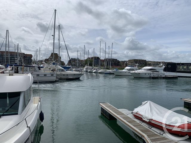 Appartement F5 à vendre - 5 pièces - 78.0 m2 - DEAUVILLE - 14 - BASSE-NORMANDIE - Century 21 Tirard-Gardie Appartement F5 à vendre - 5 pièces - 78.0 m2 - DEAUVILLE - 14 - BASSE-NORMANDIE - Century 21 Tirard-Gardie