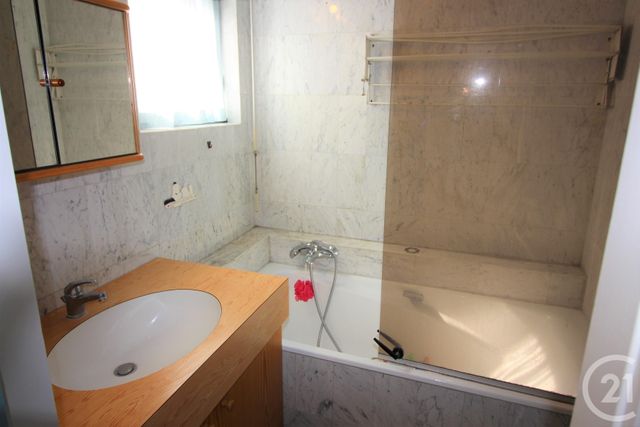 Appartement F2 à vendre - 2 pièces - 47.8 m2 - TOURGEVILLE - 14 - BASSE-NORMANDIE - Century 21 Tirard-Gardie Appartement F2 à vendre - 2 pièces - 47.8 m2 - TOURGEVILLE - 14 - BASSE-NORMANDIE - Century 21 Tirard-Gardie