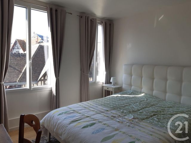 Afficher la photo en grand Appartement F2 à vendre - 2 pièces - 37.88 m2 - DEAUVILLE - 14 - BASSE-NORMANDIE - Century 21 Tirard-Gardie