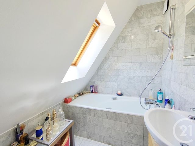 Afficher la photo en grand Appartement F5 à vendre - 5 pièces - 110.0 m2 - TOURGEVILLE - 14 - BASSE-NORMANDIE - Century 21 Tirard-Gardie