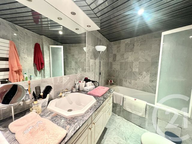 Appartement F4 à vendre - 4 pièces - 94.46 m2 - DEAUVILLE - 14 - BASSE-NORMANDIE - Century 21 Tirard-Gardie