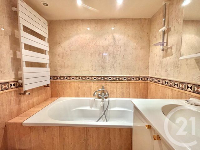 Appartement F4 à vendre - 4 pièces - 90.67 m2 - DEAUVILLE - 14 - BASSE-NORMANDIE - Century 21 Tirard-Gardie