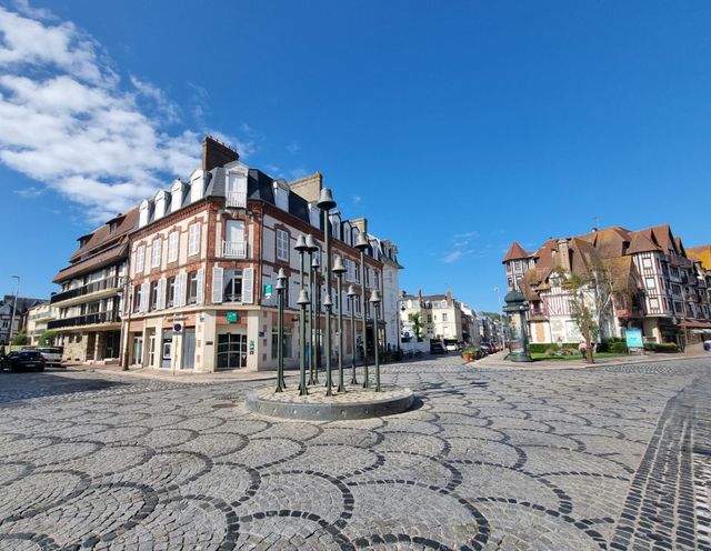 Appartement Duplex à vendre - 3 pièces - 60.32 m2 - DEAUVILLE - 14 - BASSE-NORMANDIE - Century 21 Tirard-Gardie